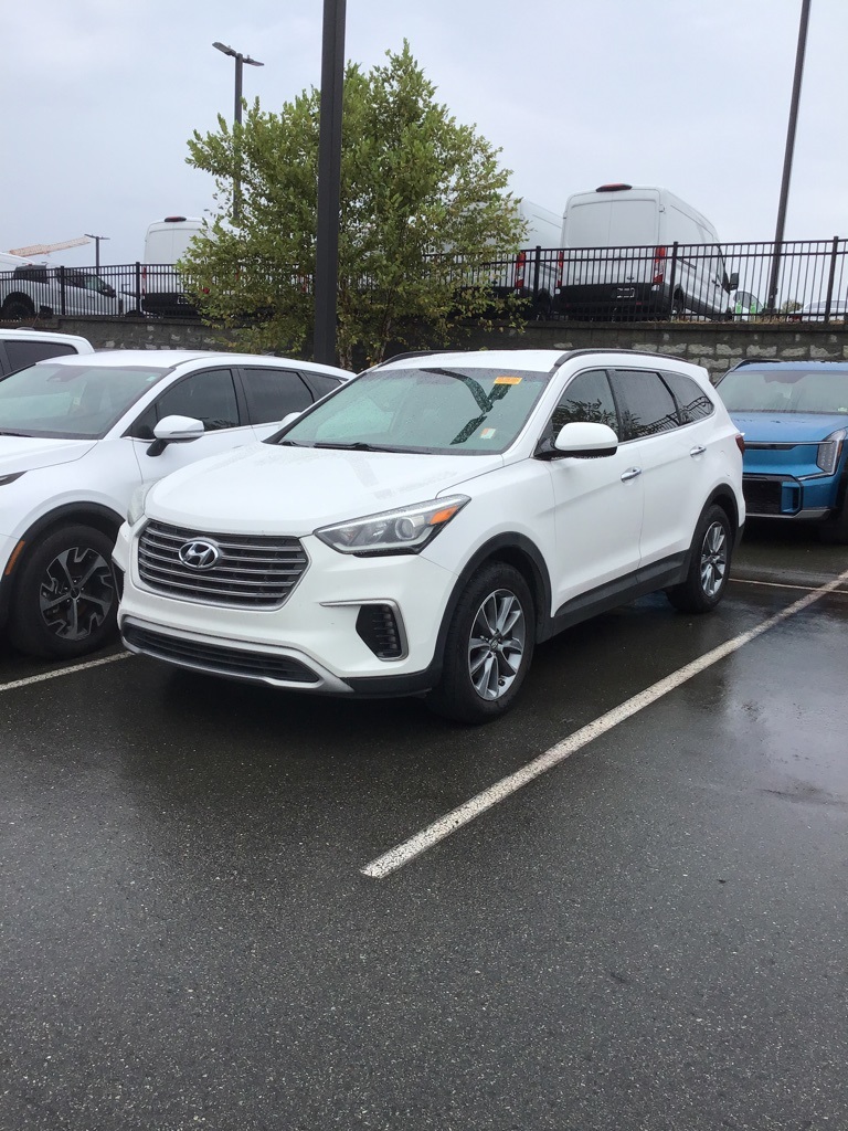2017 Hyundai Santa Fe SE photo 2