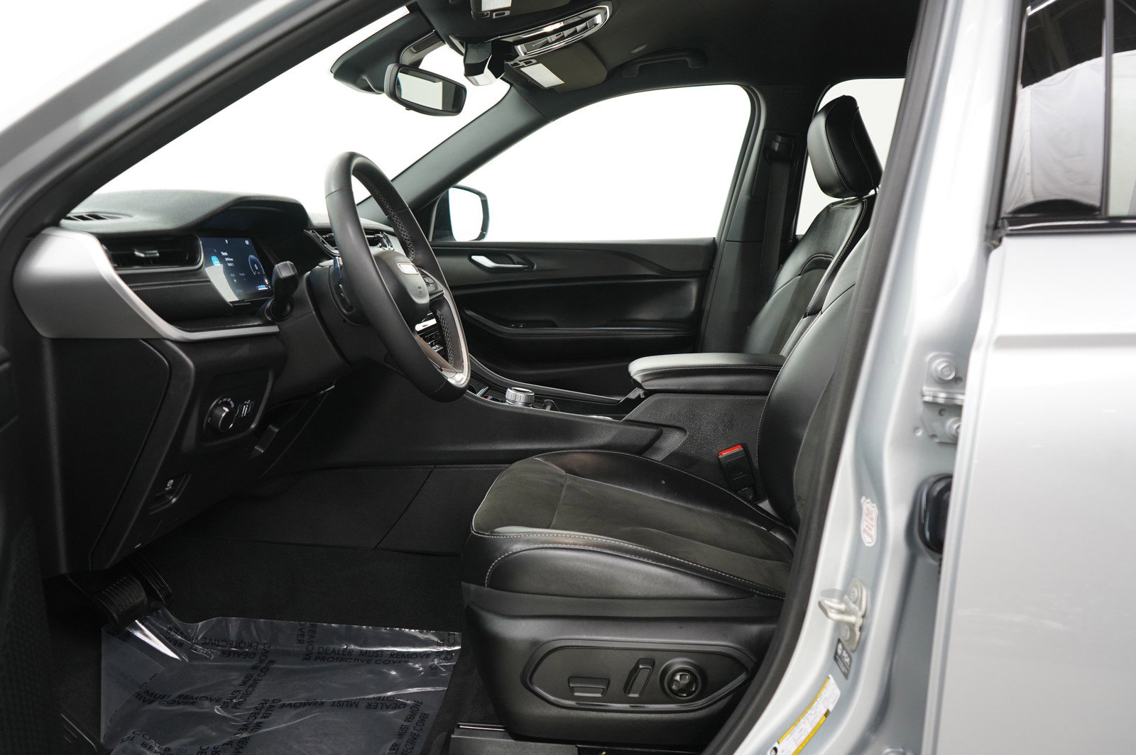 2023 Jeep Grand Cherokee Altitude photo 18