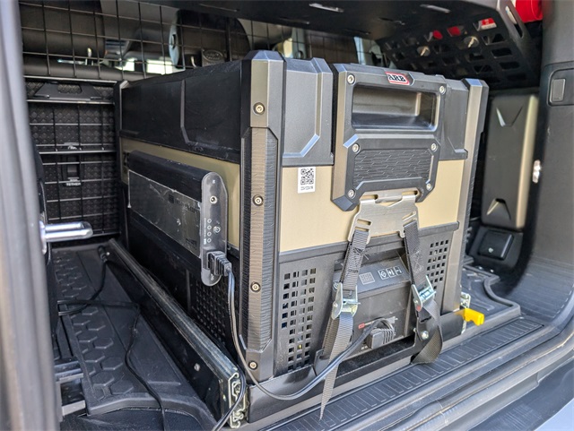 2023 Land Rover Defender 110 S photo 10