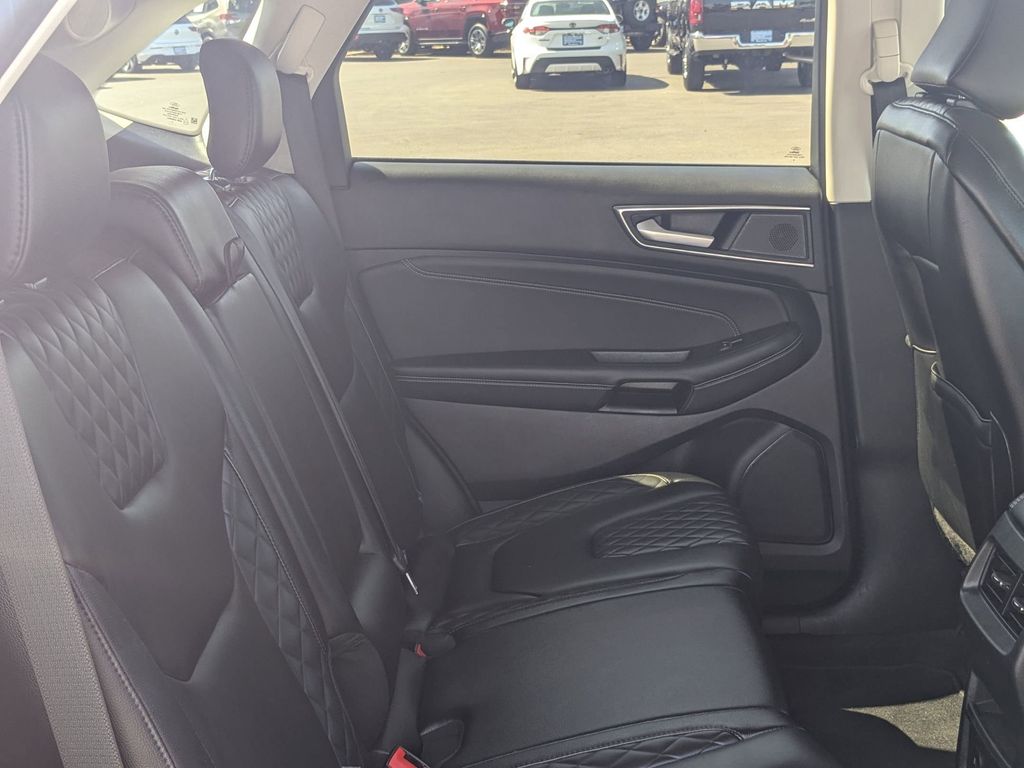 2024 Ford Edge Titanium photo 28
