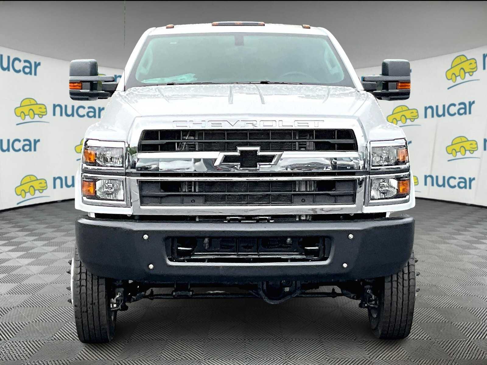 2024 Chevrolet Silverado 5500HD Work Truck photo 2