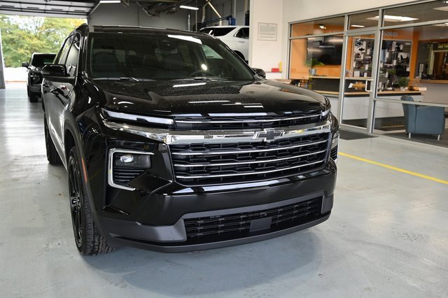 2026 Chevrolet Traverse photo 2