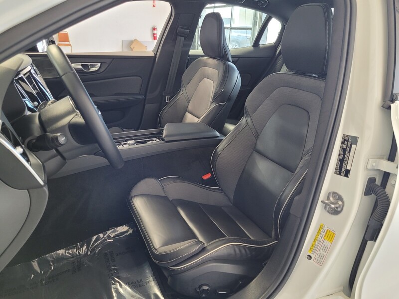 2024 Volvo S60 B5 Plus Black Edition photo 3