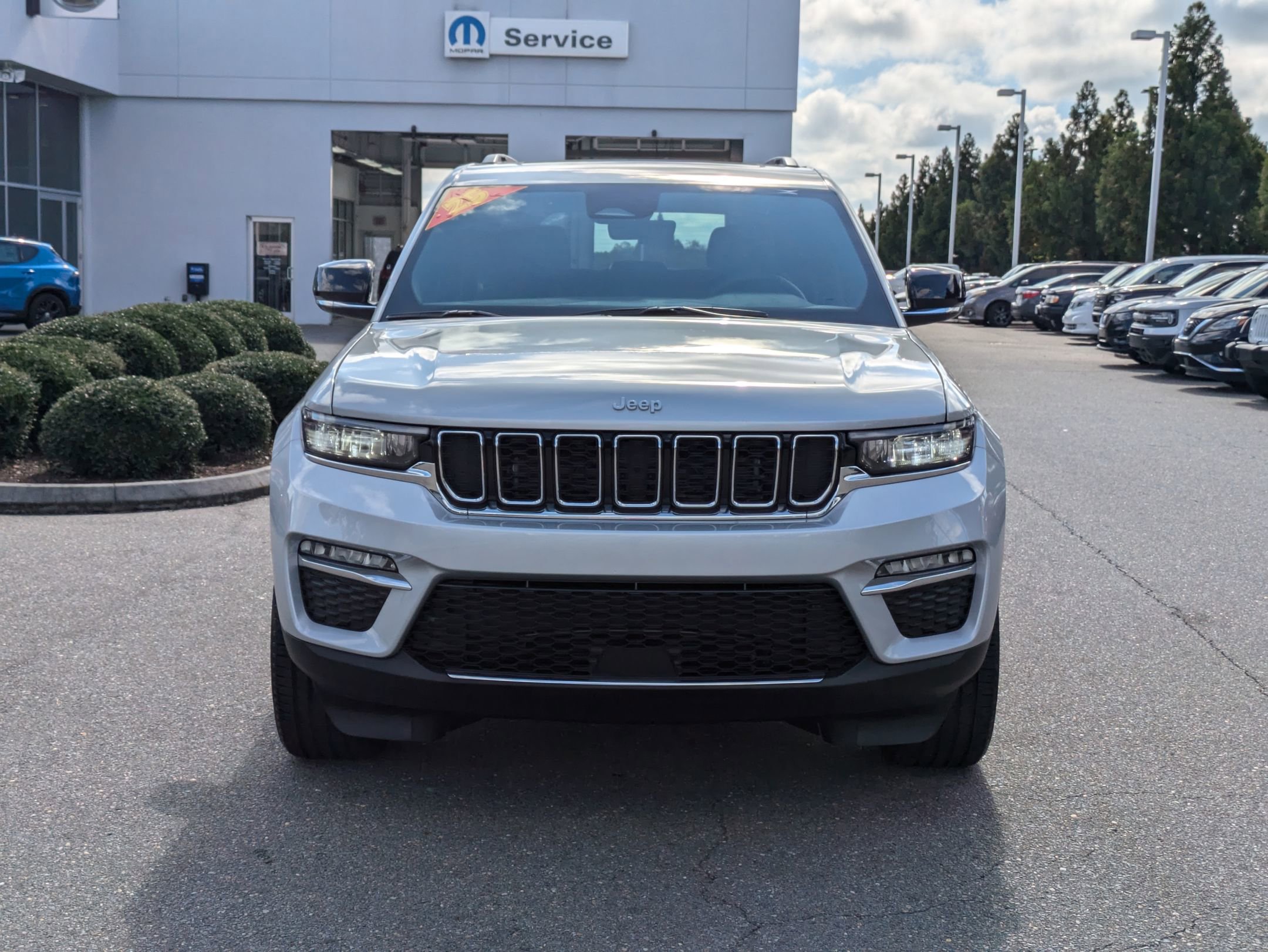 2025 Jeep Grand Cherokee Limited photo 2