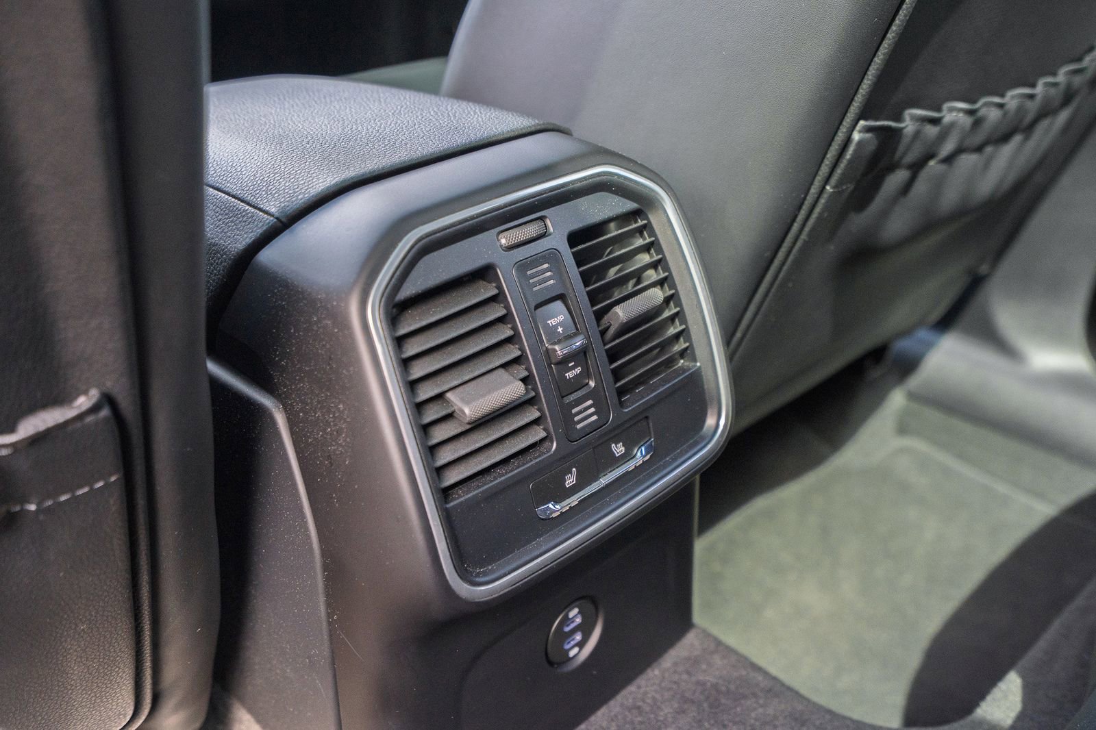 2023 Porsche Macan Base photo 35