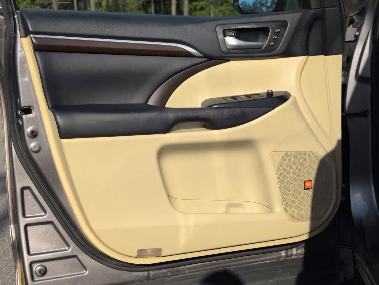 2016 Toyota Highlander Limited photo 17