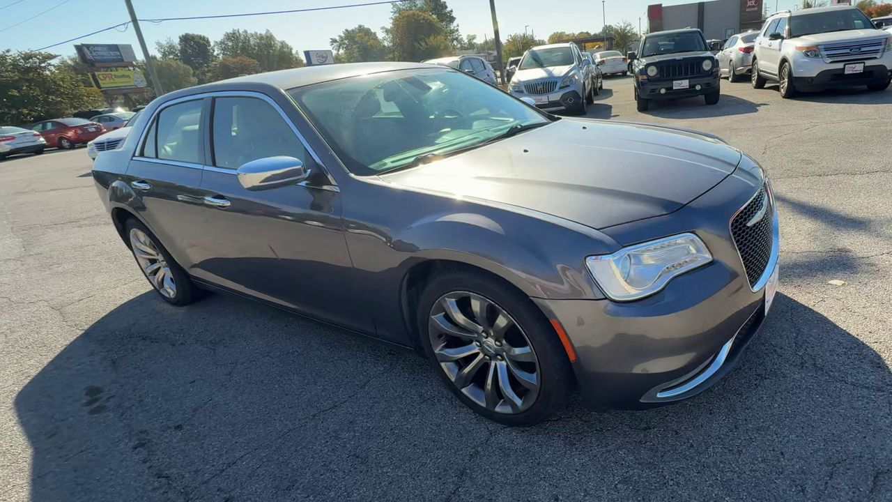 2018 Chrysler 300 Limited's photo