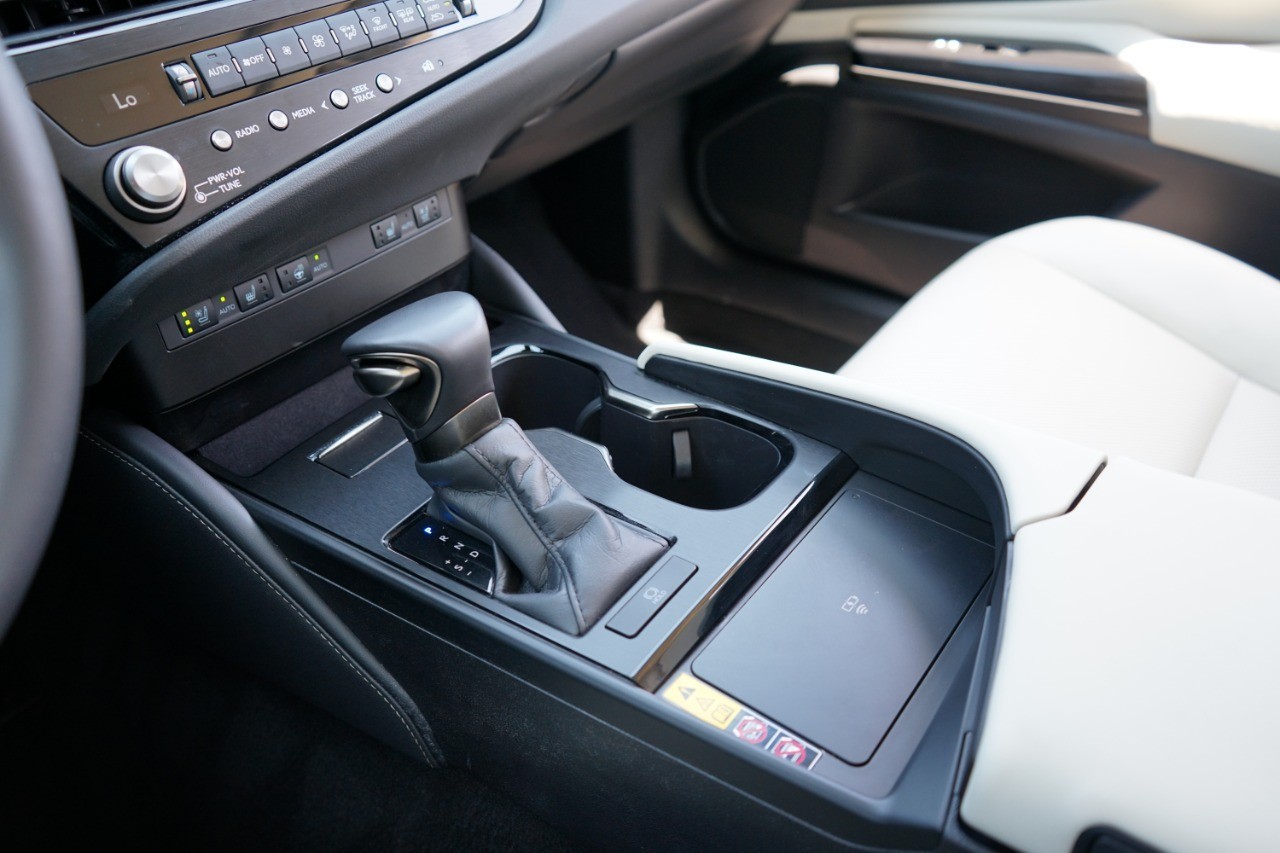 2025 Lexus ES 350 photo 20