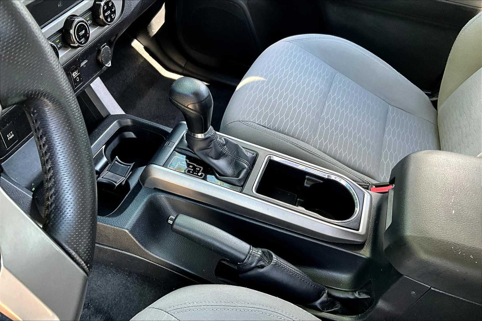 2017 Toyota Tacoma SR5 photo 14