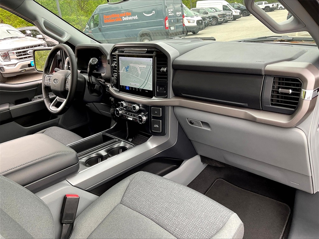 2025 Ford F-150 XLT photo 9