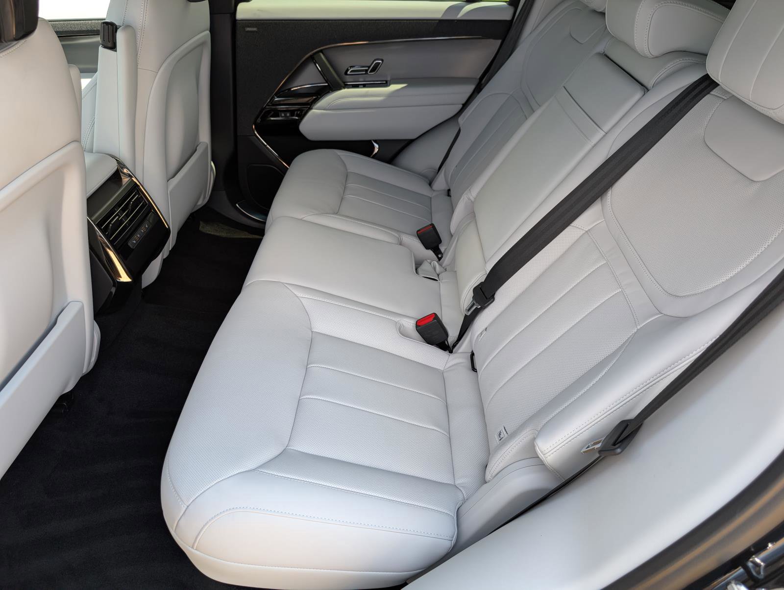 2025 Land Rover Range Rover Sport SE photo 20