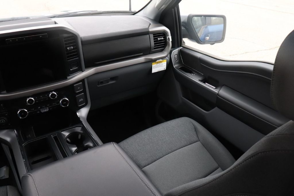 2024 Ford F-150 XLT photo 12