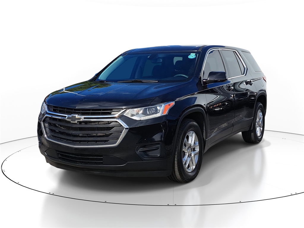 2021 Chevrolet Traverse LS photo 2