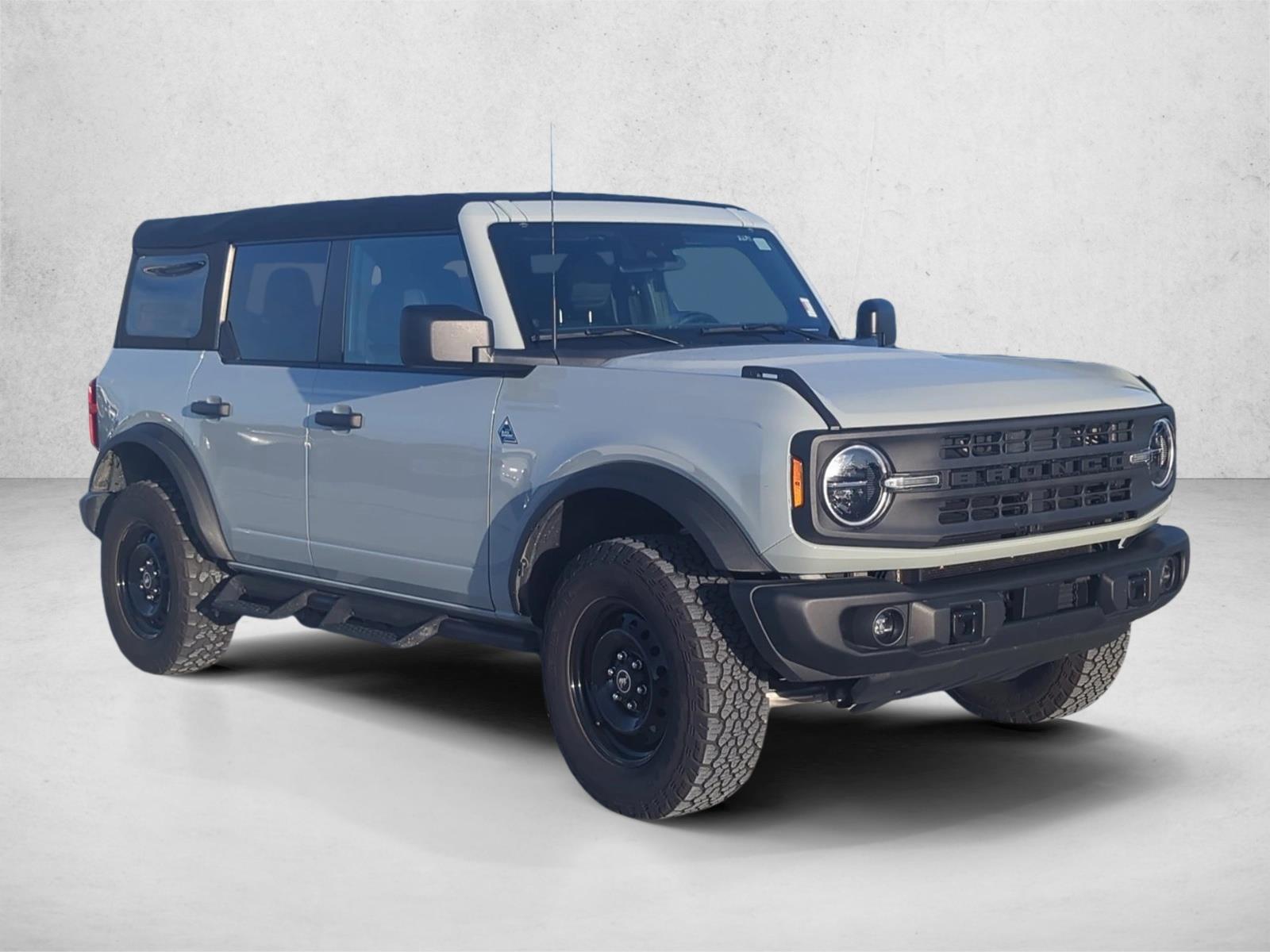 2023 Ford Bronco Black Diamond photo 3