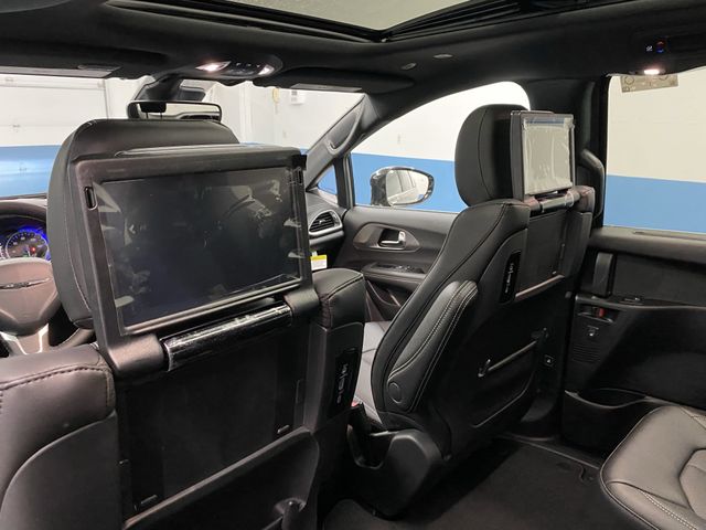 2025 Chrysler Pacifica photo 11