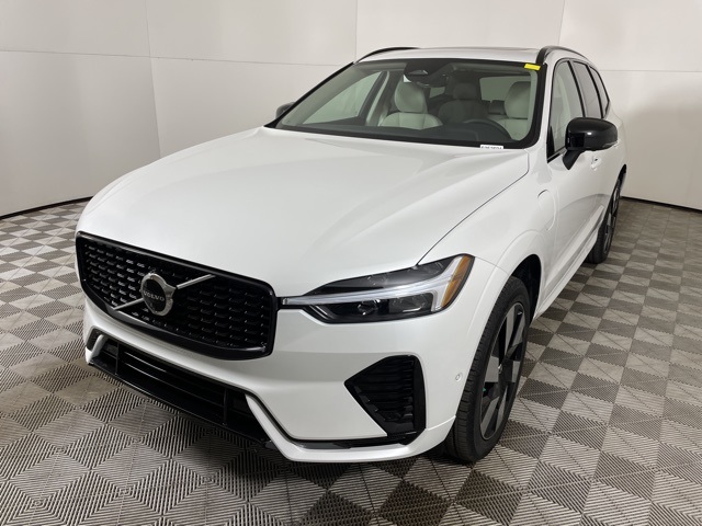 2025 Volvo XC60 T8 Plus photo 5