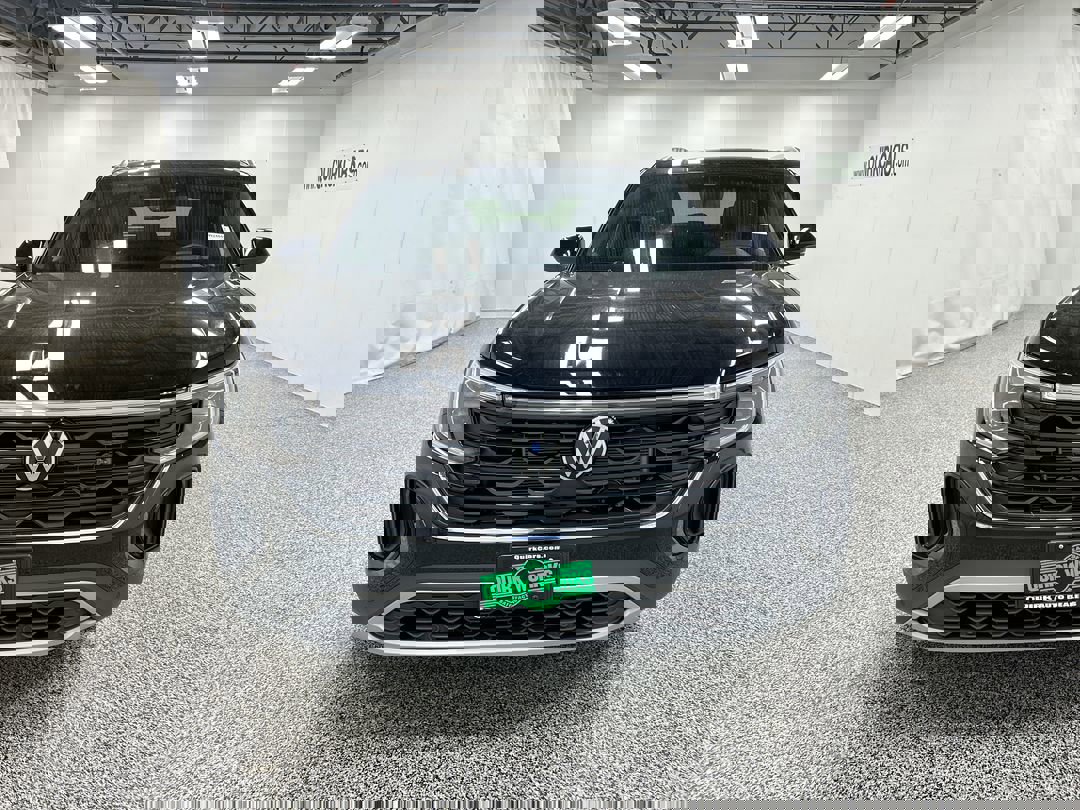 2026 Volkswagen Atlas Cross Sport SEL photo 2