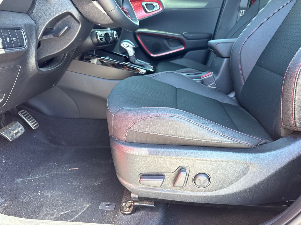 2025 Kia Soul GT-Line photo 10