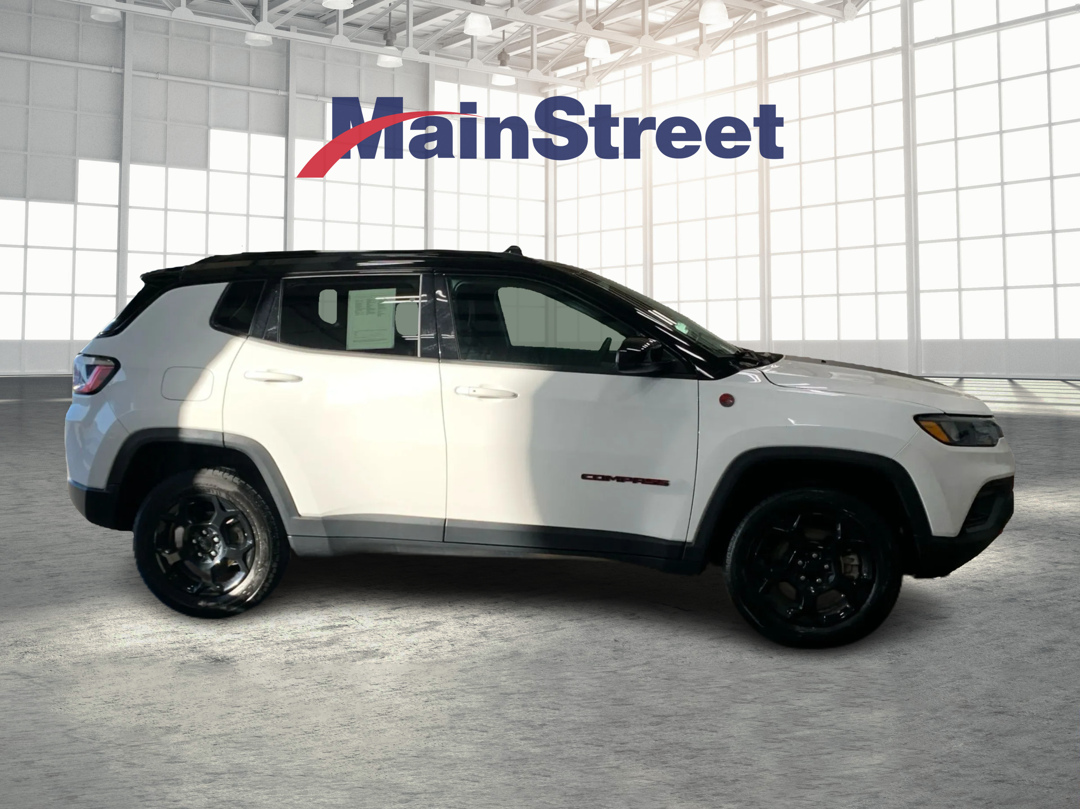 2023 Jeep Compass Trailhawk photo 2