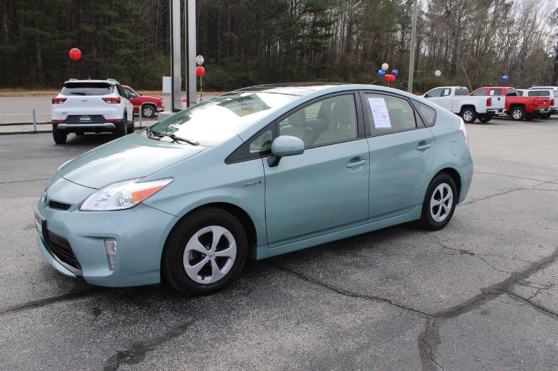 2014 Toyota Prius Three photo 2