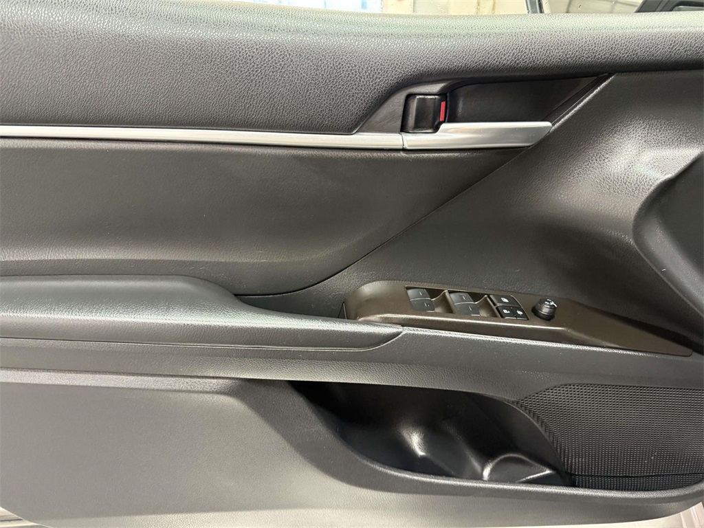 2023 Toyota Camry SE photo 11