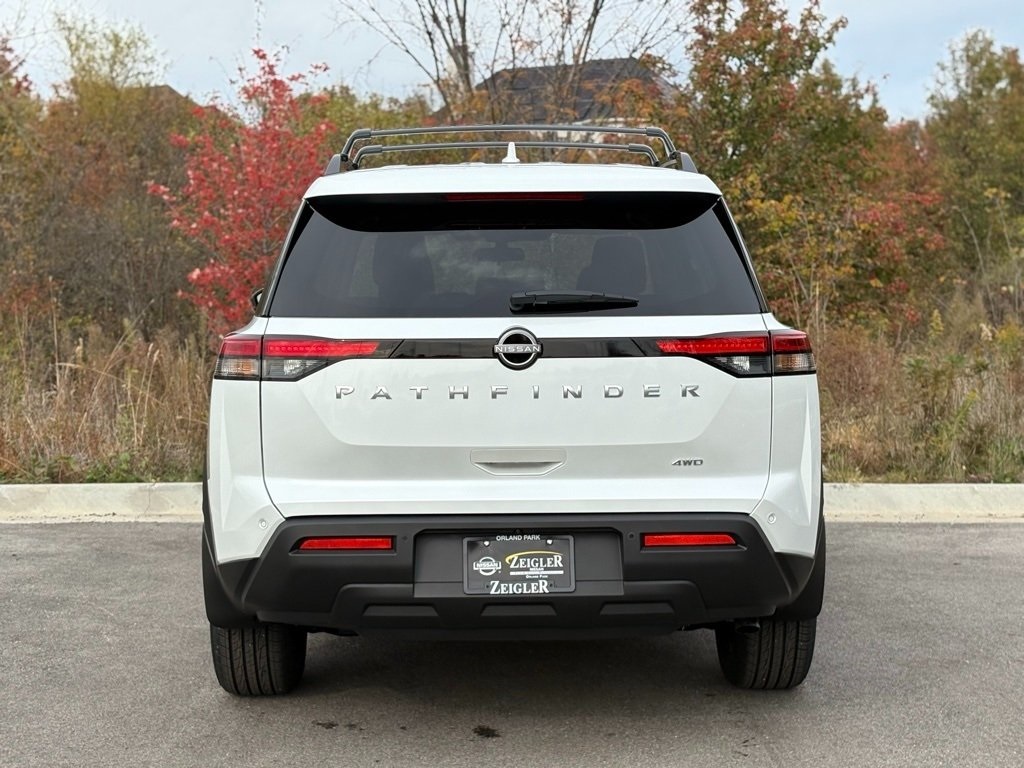 2025 Nissan Pathfinder SV photo 3