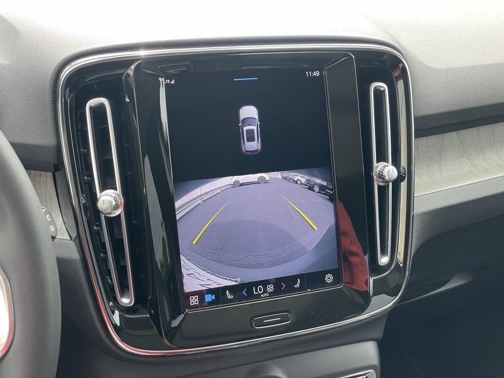 2023 Volvo XC40 Plus photo 13
