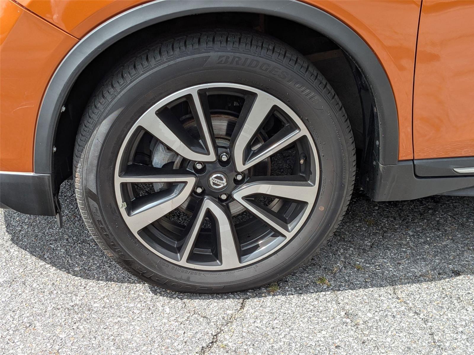 2019 Nissan Rogue SL photo 9