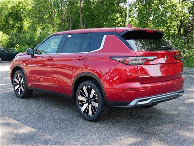 2025 Mitsubishi Outlander SE photo 2