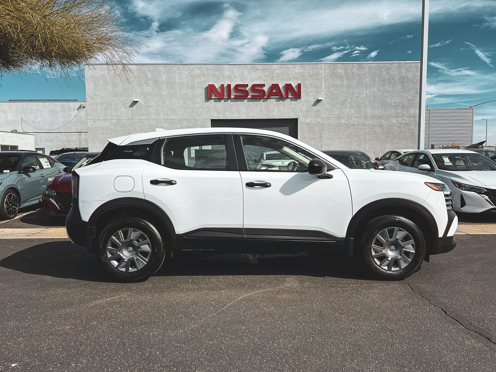 2025 Nissan Kicks S photo 2