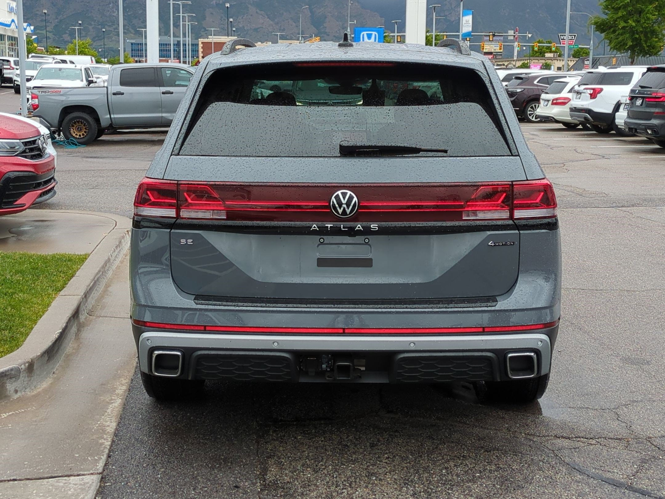2025 Volkswagen Atlas Peak Edition SE photo 2