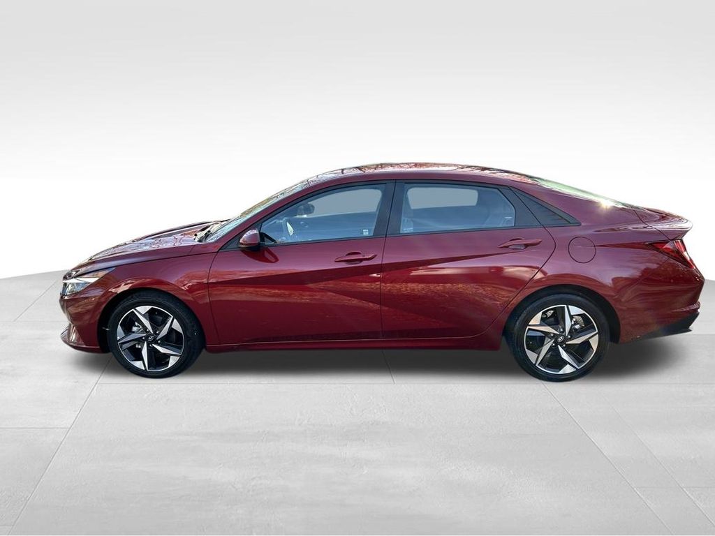 2023 Hyundai Elantra SEL photo 2