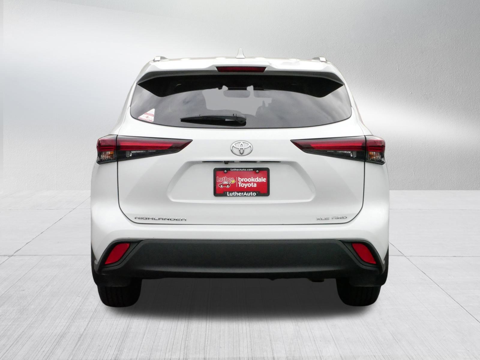 2024 Toyota Highlander XLE photo 3