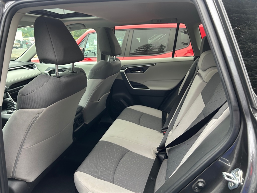 2022 Toyota RAV4 Hybrid XLE photo 22