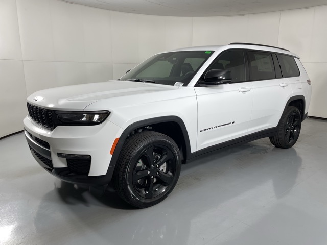 2025 Jeep Grand Cherokee Limited photo 3