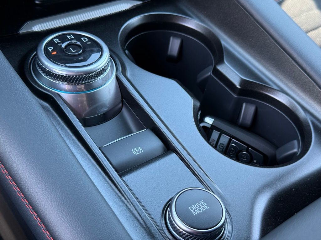2025 Ford Explorer ST-Line photo 13