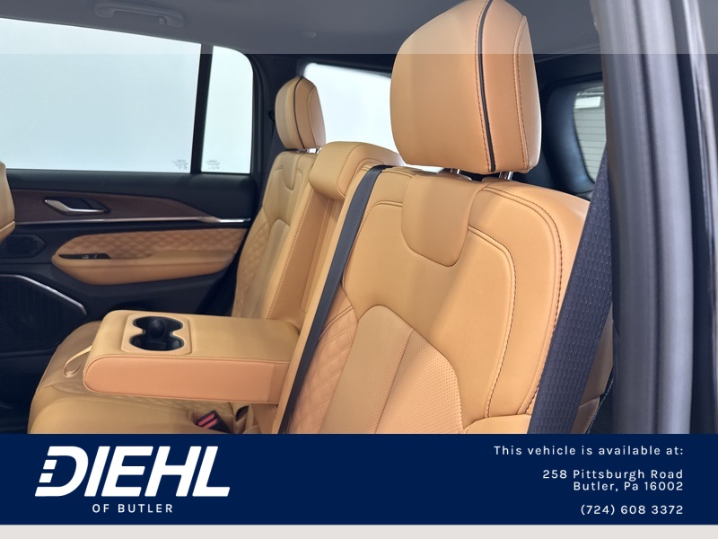 2025 Jeep Grand Cherokee Summit photo 12