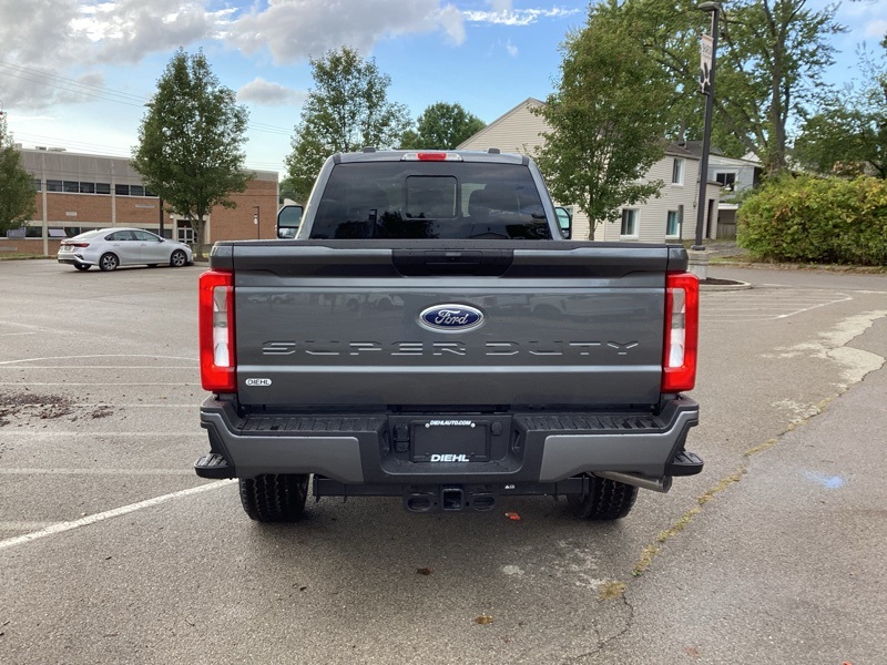 2026 Ford F-350 photo 6
