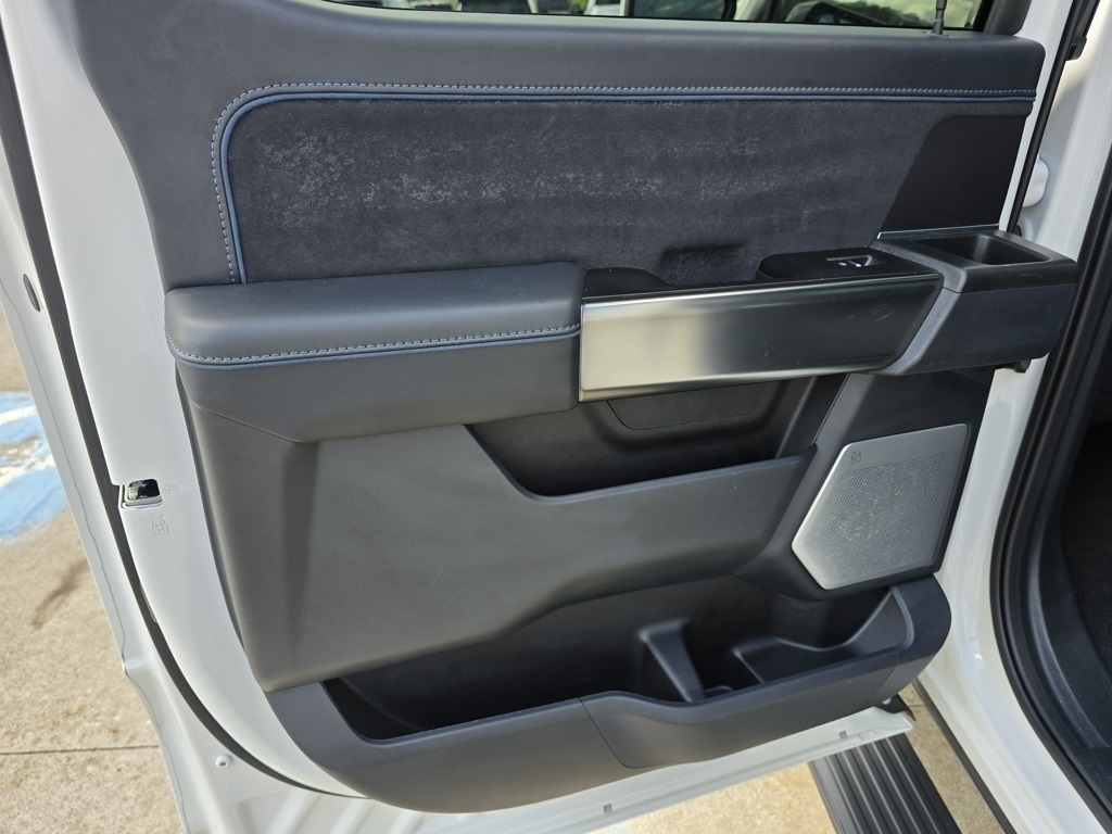 2024 Ford F-150 Platinum photo 19
