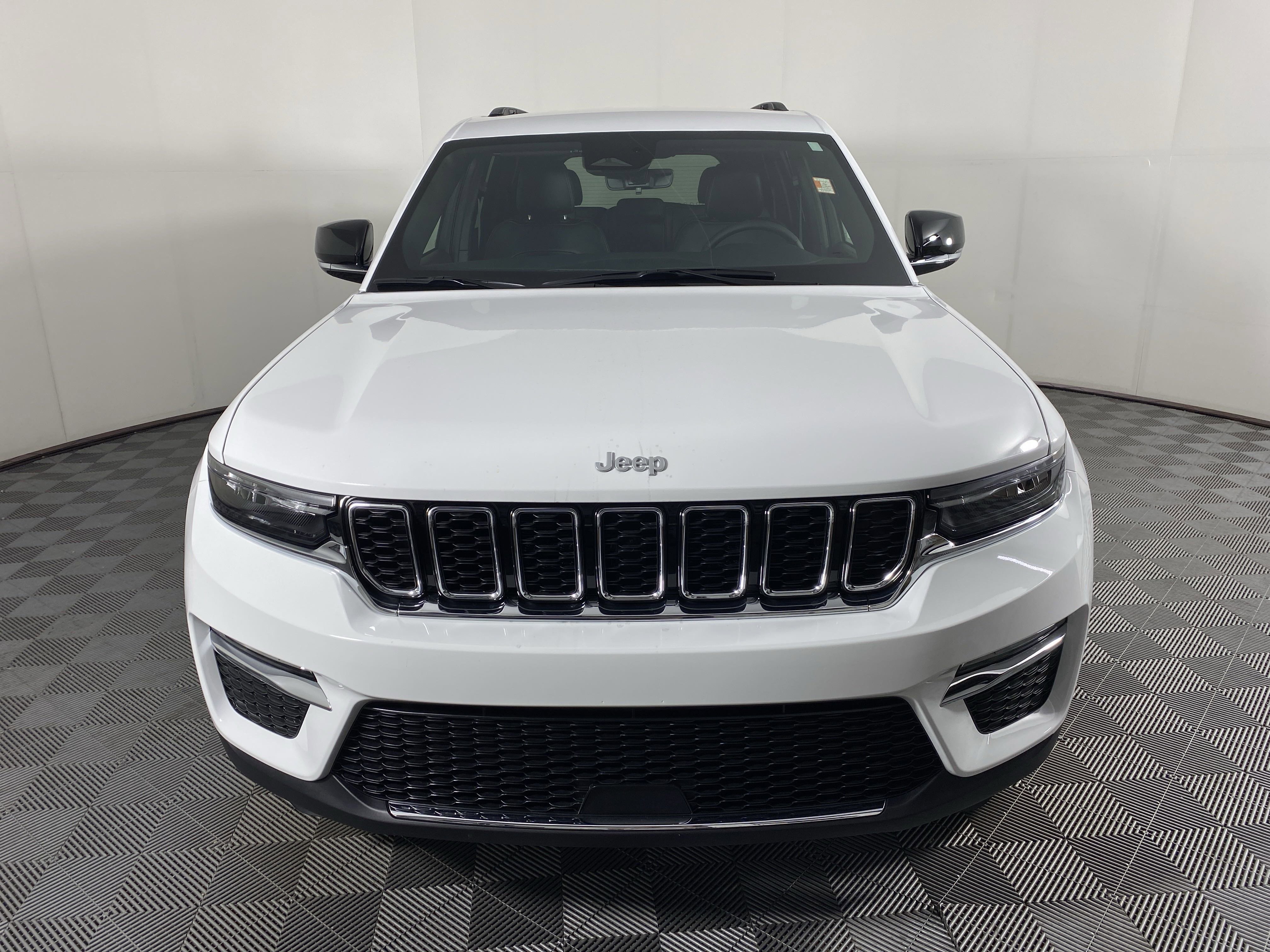 2025 Jeep Grand Cherokee Limited photo 2