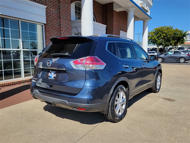 2016 Nissan Rogue SV photo 3