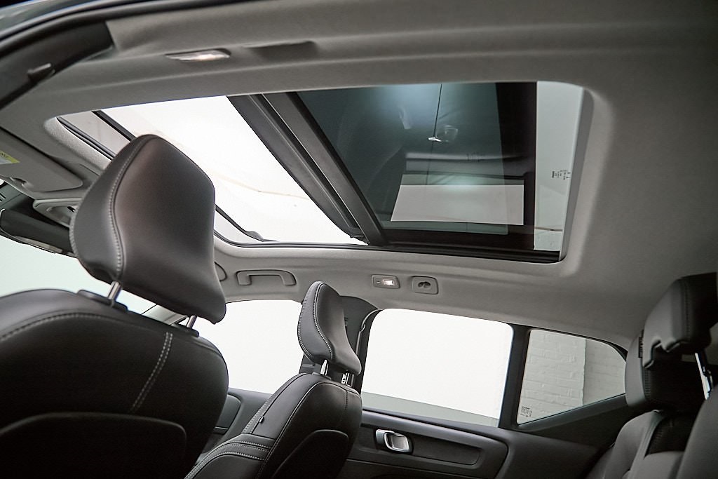 2026 VOLVO XC40 - Image 21