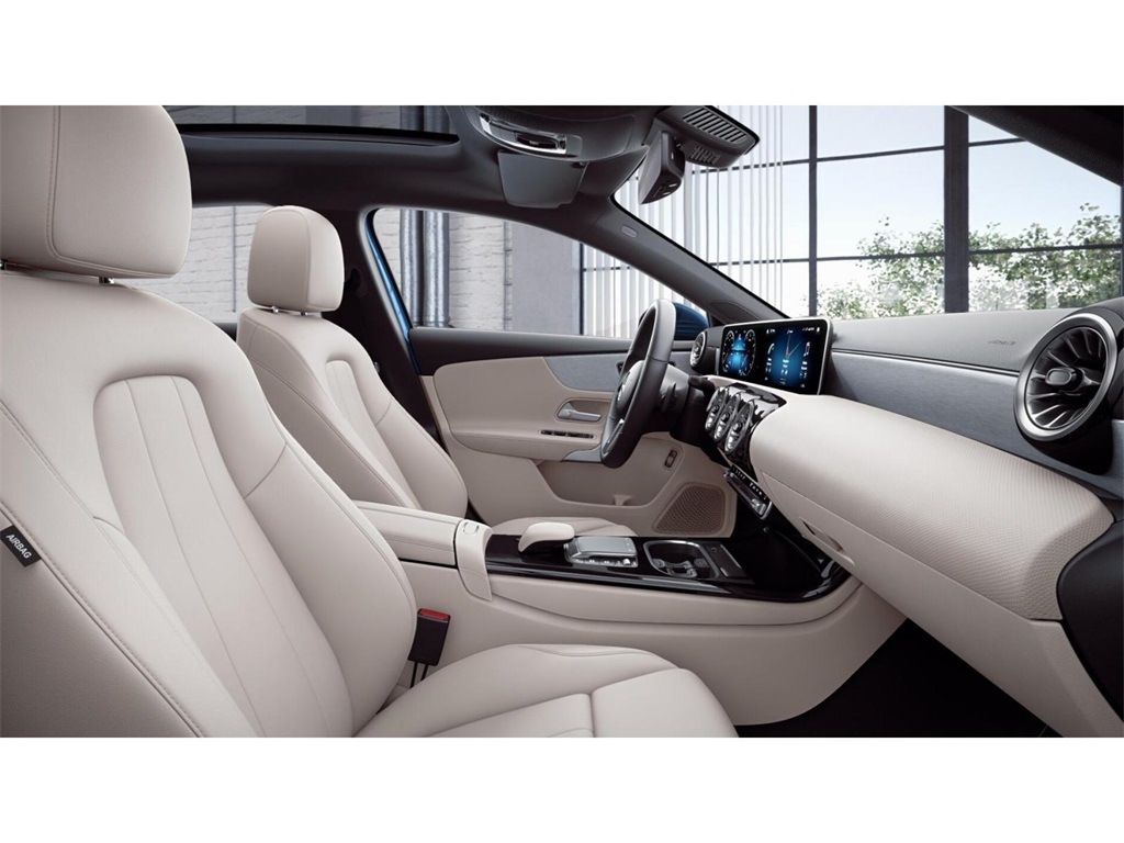 2022 Mercedes Benz A 220 4MATIC photo 4