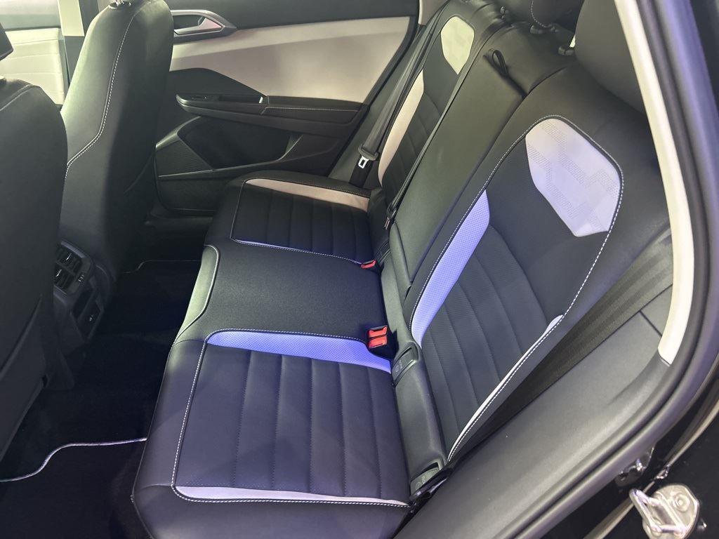 2025 Volkswagen Taos SEL photo 8