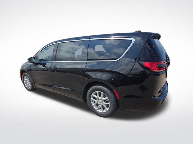 2026 Chrysler Pacifica photo 3