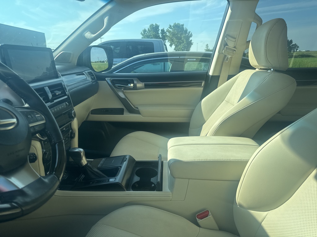 2022 Lexus GX Premium photo 3