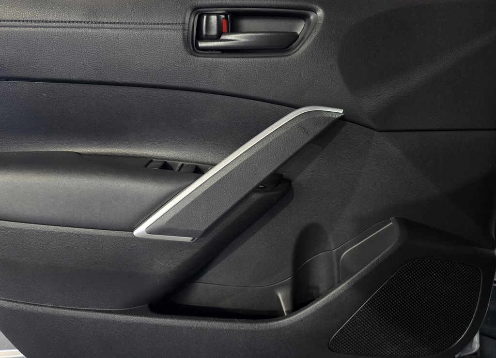 2023 Toyota Corolla Cross LE photo 8