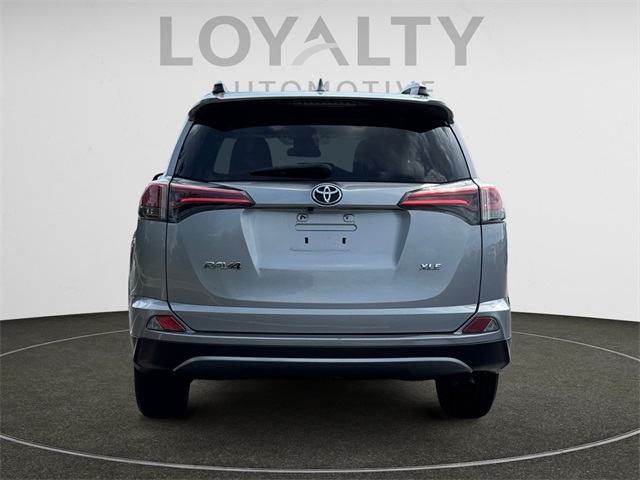 2017 Toyota RAV4 XLE photo 4