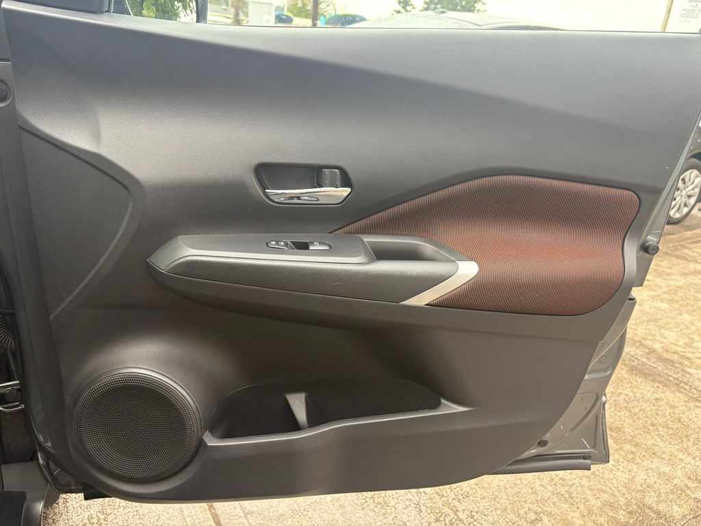 2023 Nissan Kicks SR photo 24