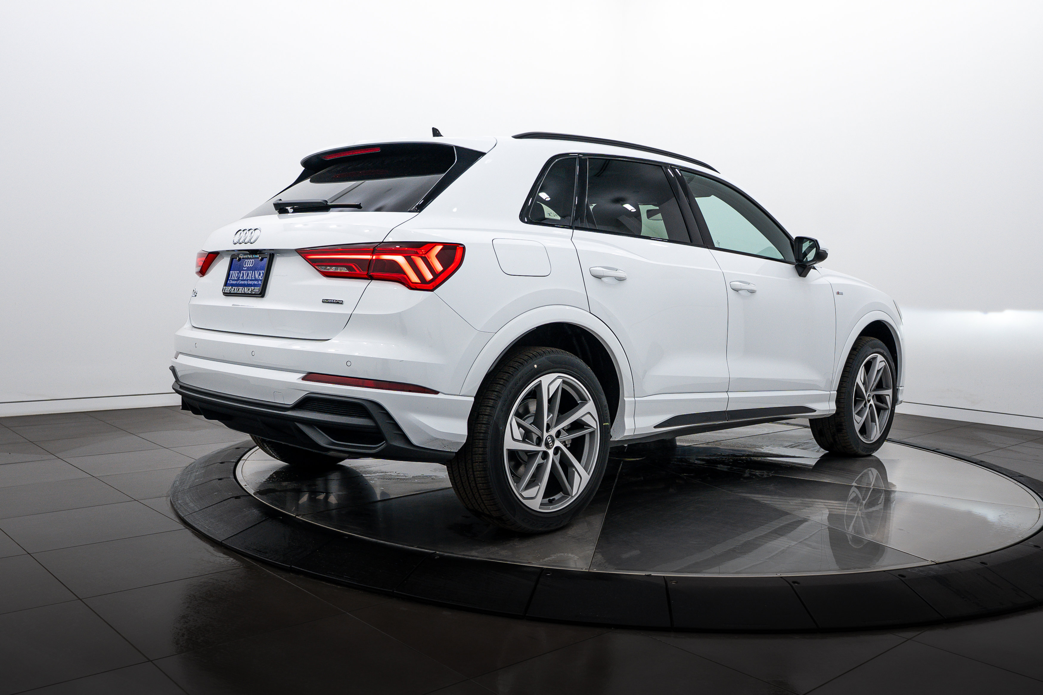 2025 Audi Q3 S line Premium photo 4